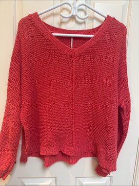Free People sz S oversized deep coral v neck sweater vertical seam open weave